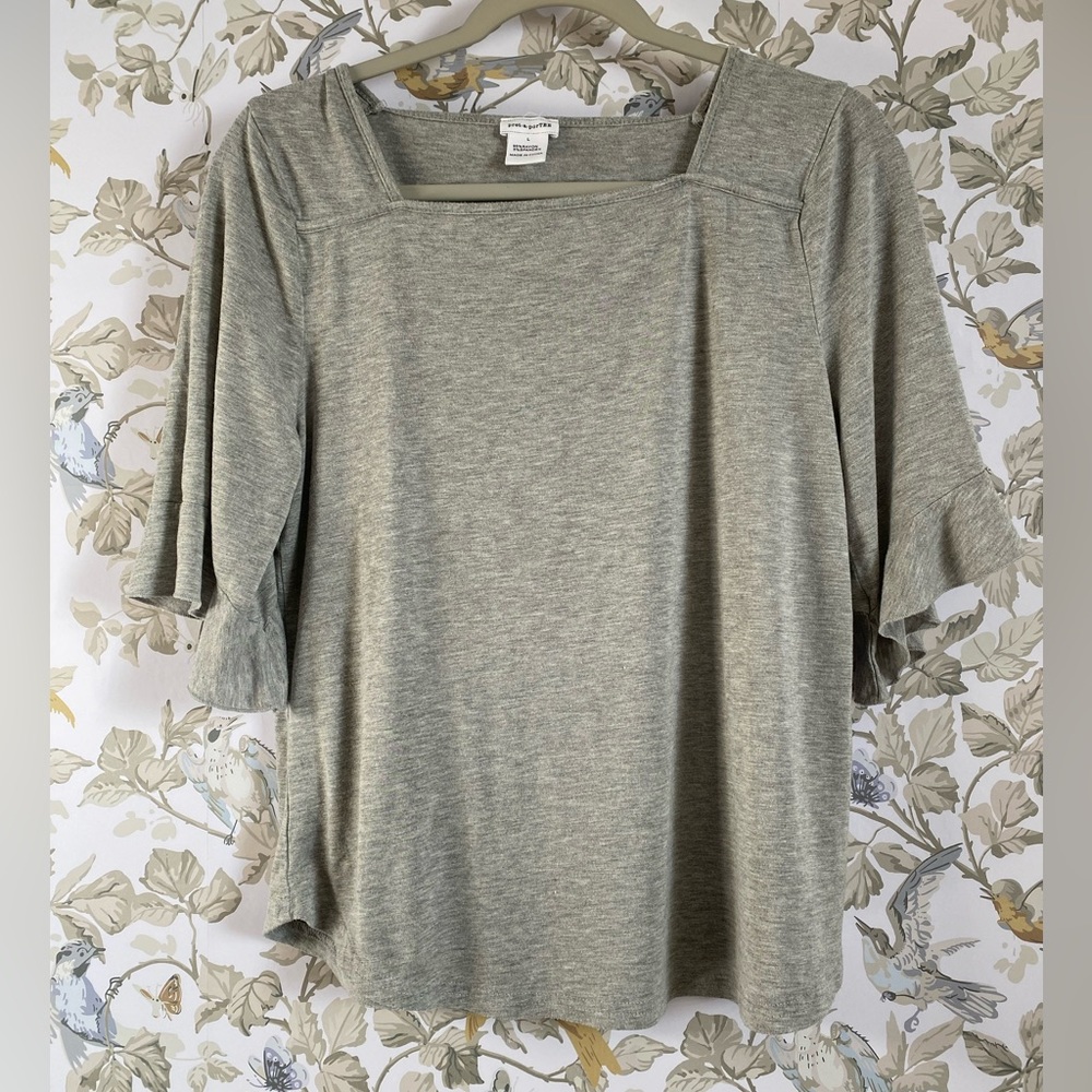 Women’s bell sleeve top Sz. LRG